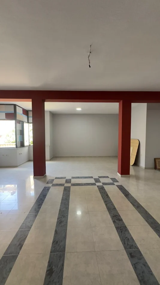 Me Qera: Ambient Biznesi në Zemër të Tiranës 📍Rruga Durrësit në fillim / Mbrapa dyqanit të luleve - 120 m² | 850 €/Muaj