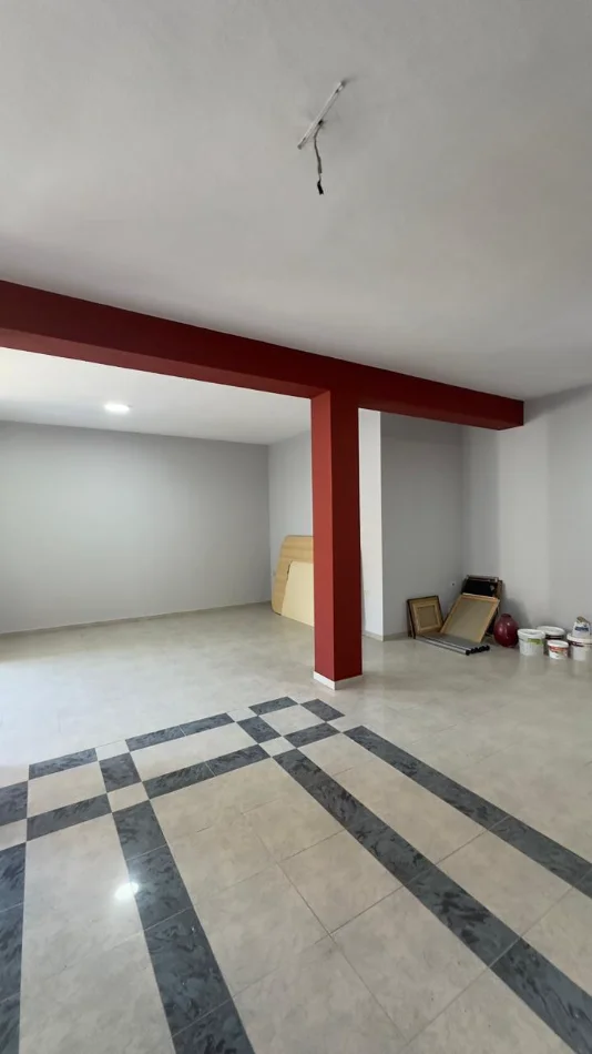Me Qera: Ambient Biznesi në Zemër të Tiranës 📍Rruga Durrësit në fillim / Mbrapa dyqanit të luleve - 120 m² | 850 €/Muaj