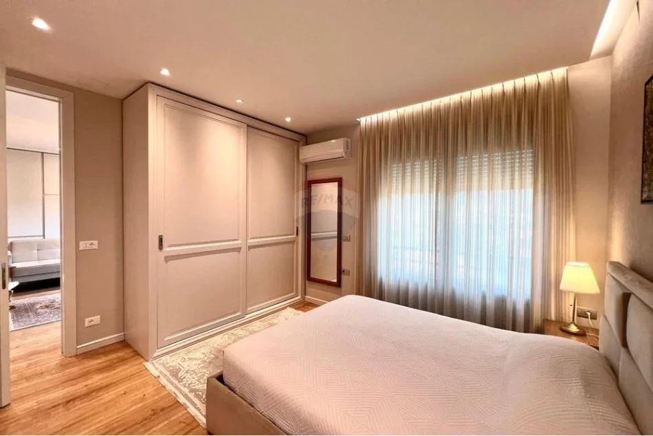 Tirane, jepet me qera apartament 2+1+Ballkon Kati 5, 115 m² 1.200 € (Rruga e Elbasanit, Ambasada Amerikane)