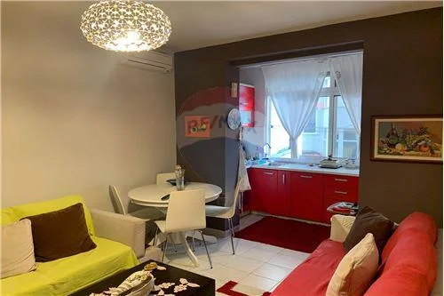 Jepet apartament 2+1 me qira te Rruga e Kavajes