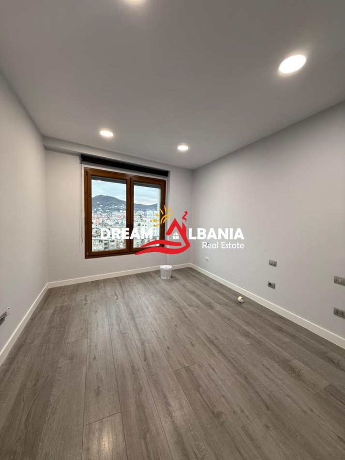 Tirane, jepet me qera zyre , 200 m² 3.000 € (Rruga e Kavajes)