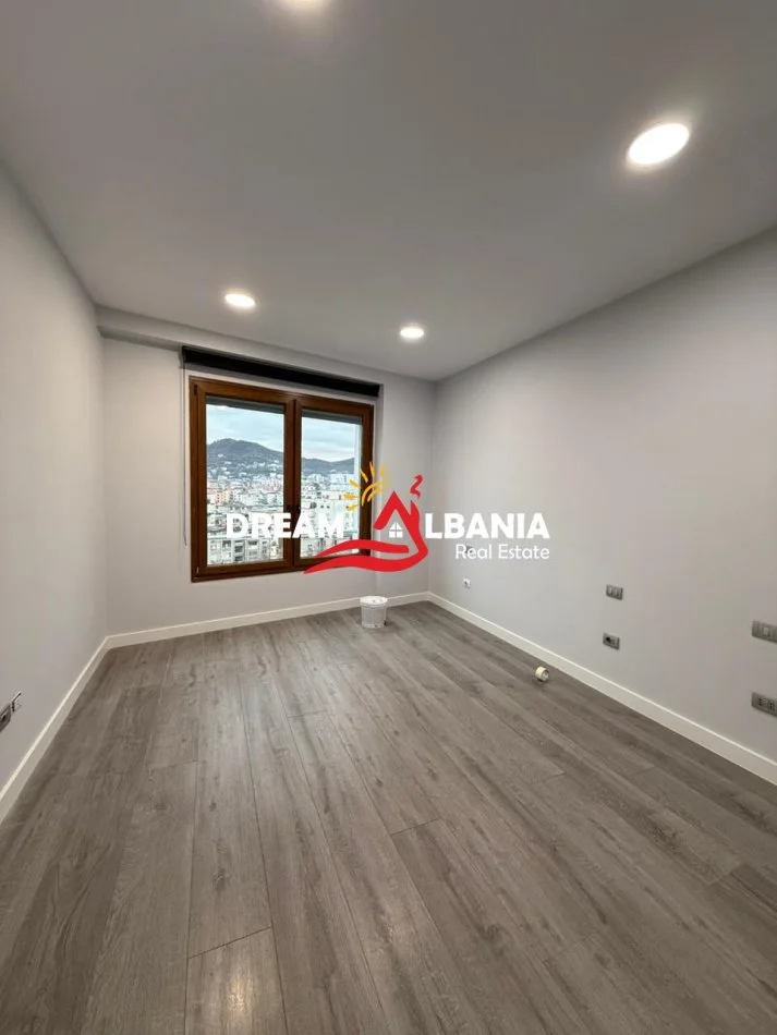 Tirane, jepet me qera zyre , 200 m² 3.000 € (Rruga e Kavajes)