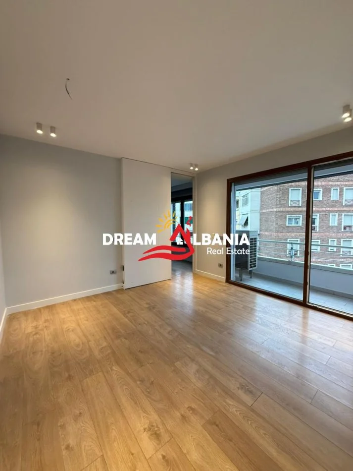 Tirane, jepet me qera zyre , 200 m² 3.000 € (Rruga e Kavajes)