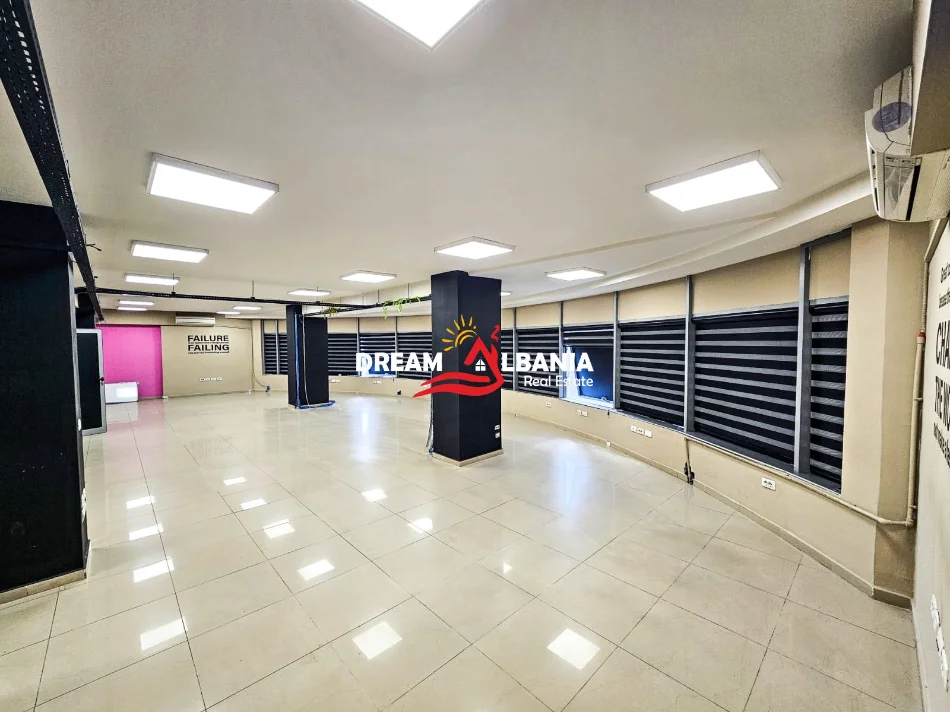 Tirane, jepet me qera ambjent biznesi Kati 2, 300 m² 2.500 € (Selvia)