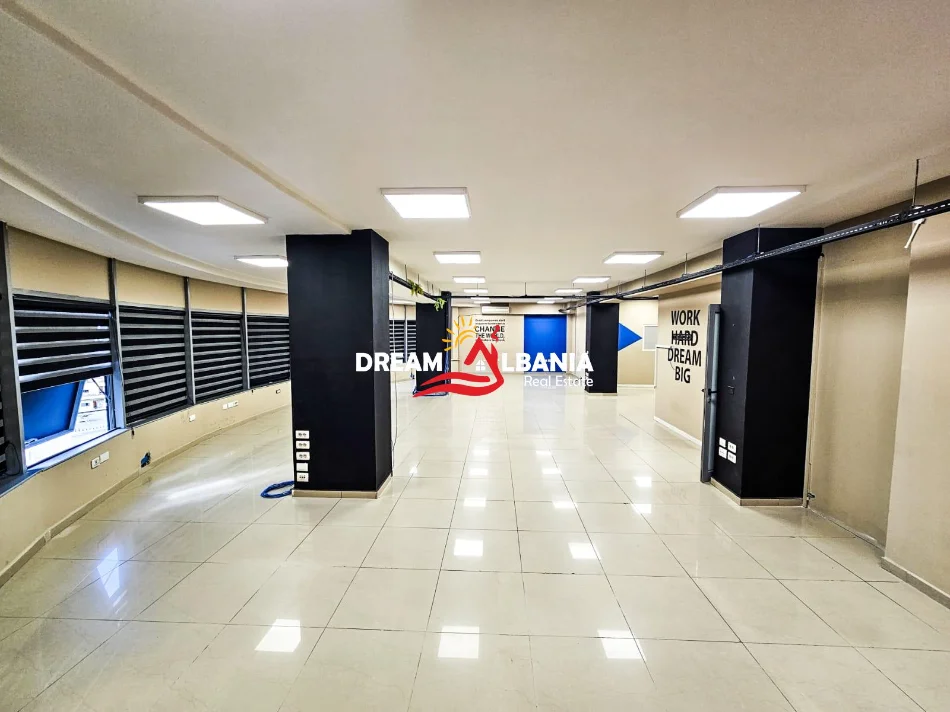 Tirane, jepet me qera ambjent biznesi Kati 2, 300 m² 2.500 € (Selvia)