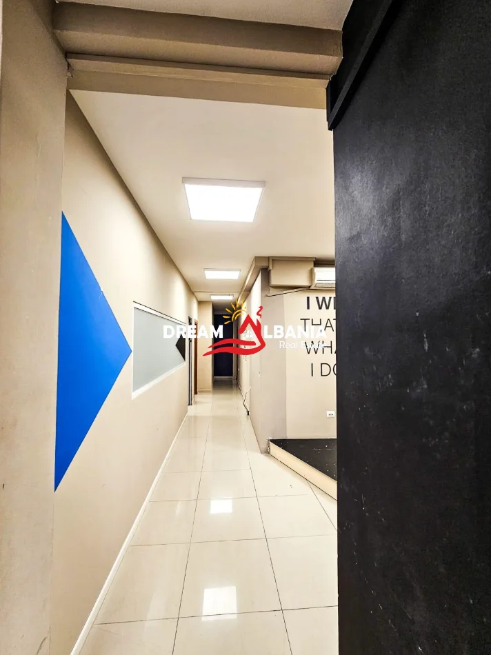 Tirane, jepet me qera ambjent biznesi Kati 2, 300 m² 2.500 € (Selvia)