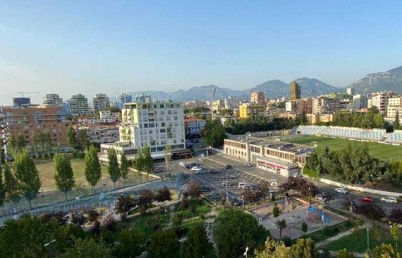 Tirane, jepet me qera ambjent biznesi Kati 0, 52 m² 450 € (Stadiumi Dinamo)