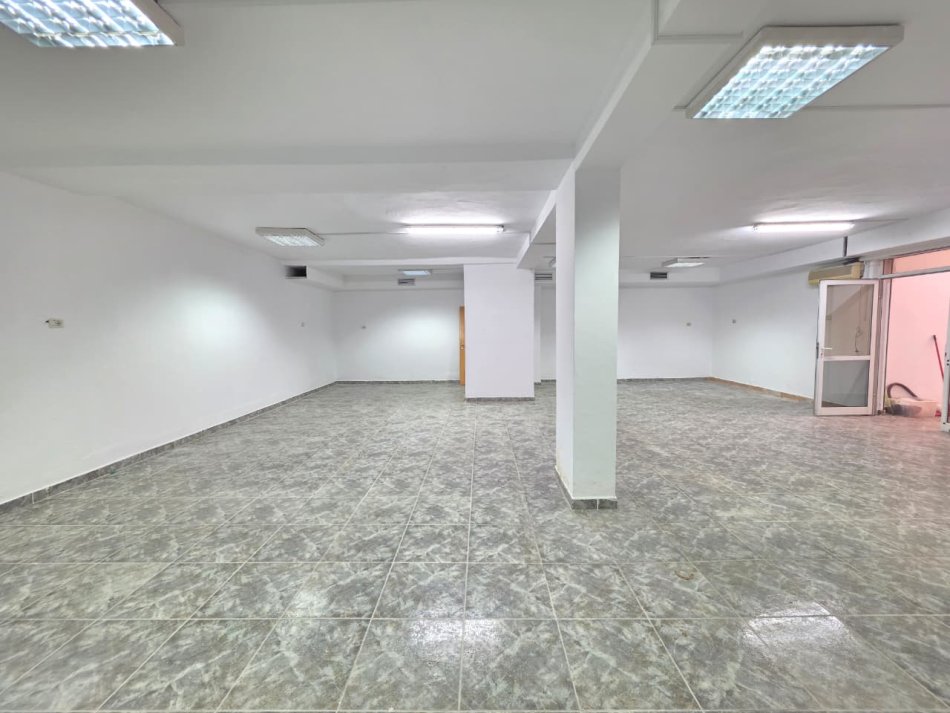 🔥SHITET: Ambient Biznesi Sip.110m² Buze Rruges Kryesore (📍Blloku i Vilave ne Selite - Komuna e Parisit) | 200,000€