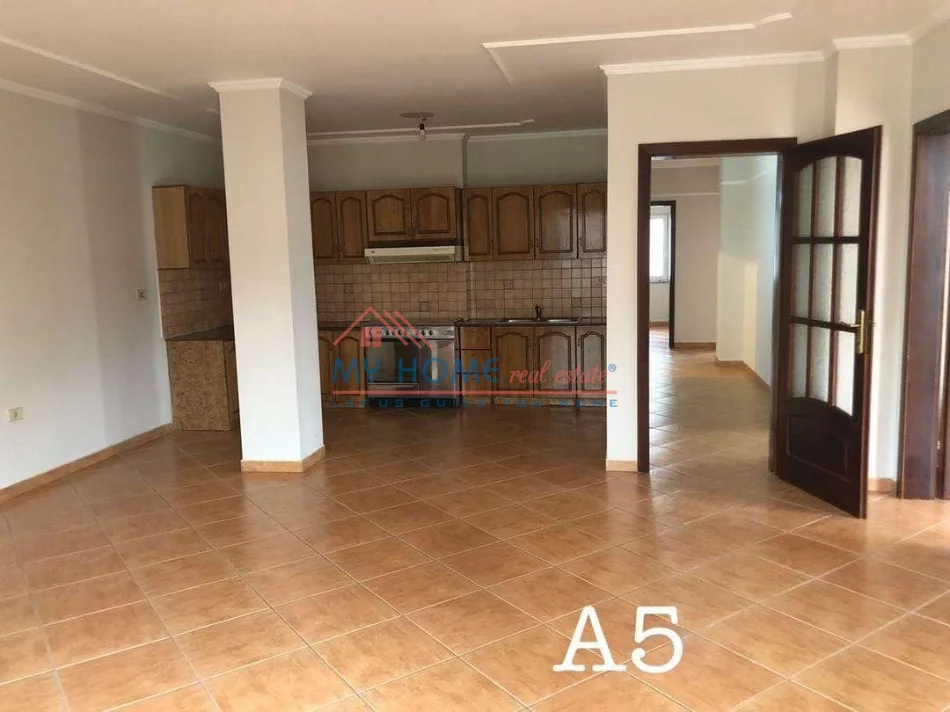 Tirane, jepet me qera zyre Kati 4, 177 m² 1.800 € (Sheshi Willson)