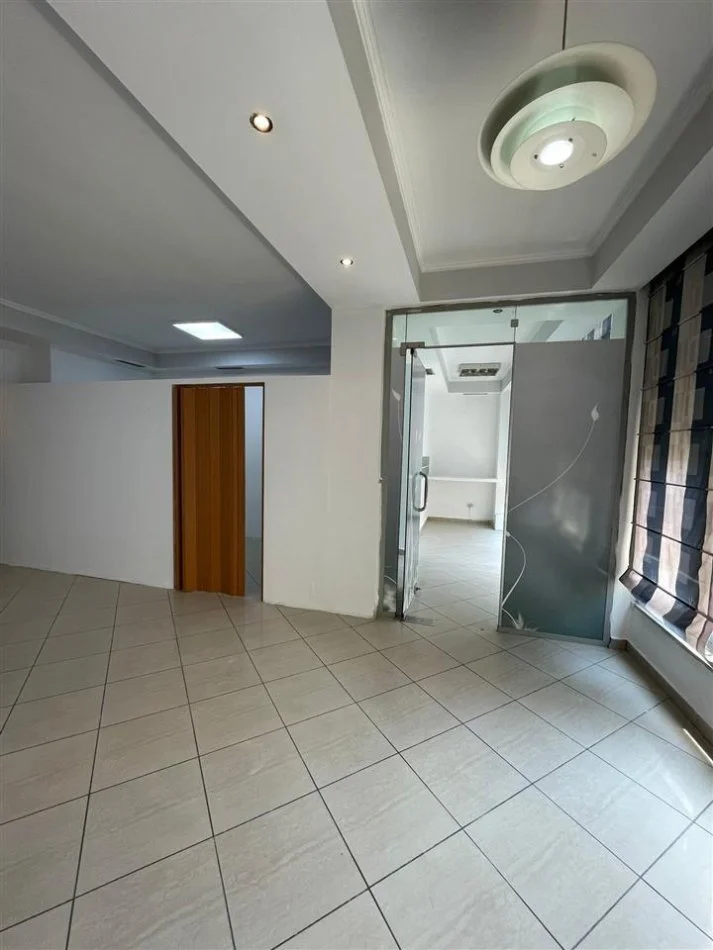 Tirane, jepet me qera ambjent biznesi Kati 2, 60 m² 550 € (rruga qe lidh M.shyrin me rrugen e kavajes)