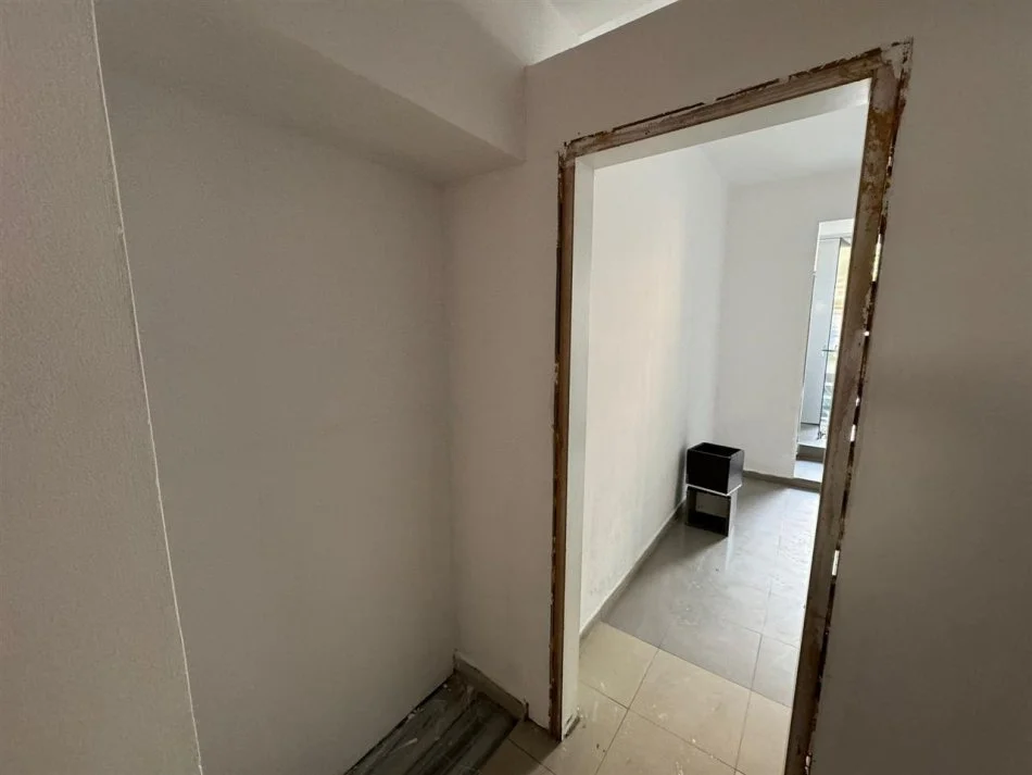 Tirane, jepet me qera ambjent biznesi Kati 0, 32 m² 600 € (Rruga e Durresit)