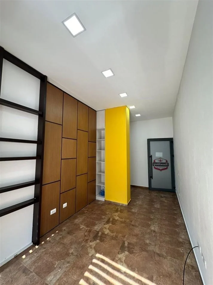 Tirane, jepet me qera zyre Kati 2, 22 m² 350 € (Myslym Shyri)
