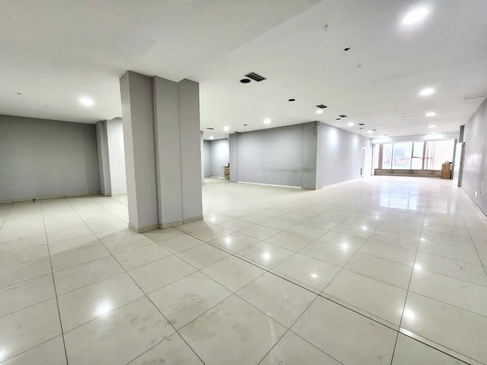 Shitet: AMBIENT BIZNESI (450m²)📍 ASTIR - bar OSLO - Buze Rruge me Fasad Xhami