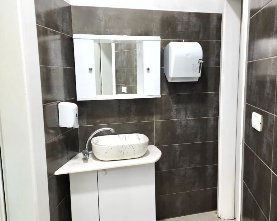 Shitet: AMBIENT BIZNESI (450m²)📍 ASTIR - bar OSLO - Buze Rruge me Fasad Xhami