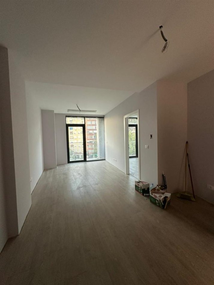 Tirane, jepet me qera zyre Kati 2, 67 m² 700 € (Lake View)