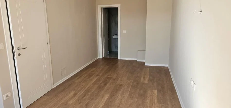 Tirane, jepet me qera zyre Kati 17, 160 m² 2.000 € (GARDEN BUILDING)