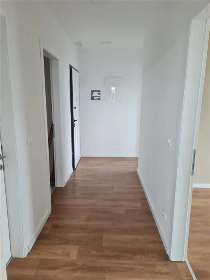 Tirane, jepet me qera zyre Kati 7, 140 m² 1.600 € (LAKE VIEW)