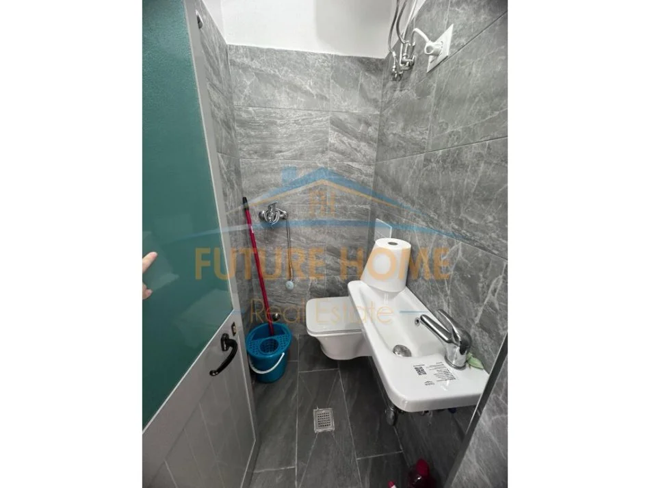 Tirane, jepet me qera ambjent biznesi Kati 0, 27 m² 300 € (Rruga e Durresit)