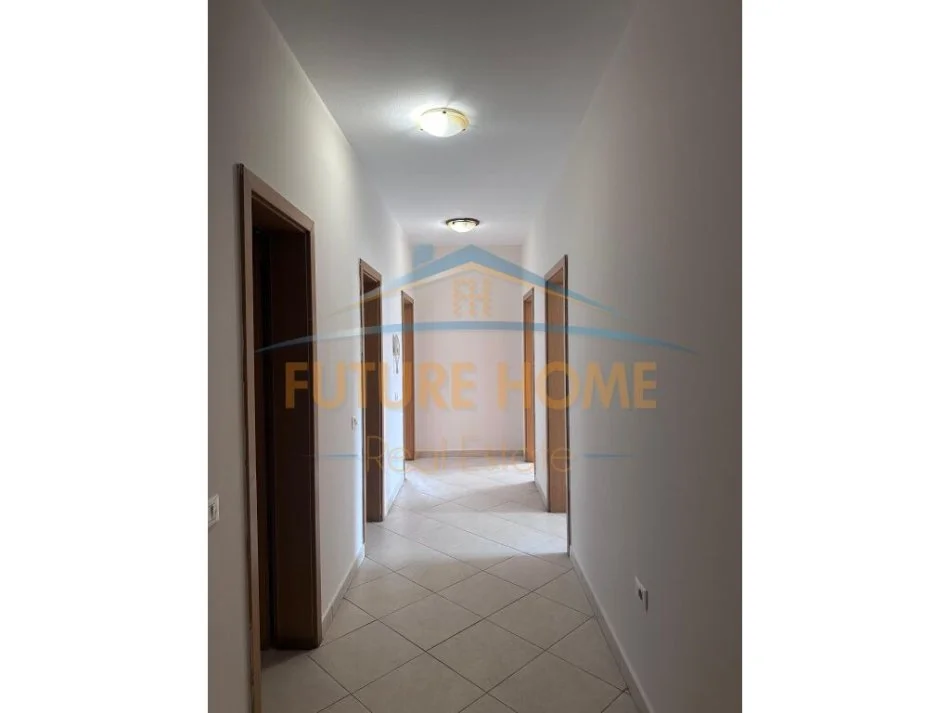 Tirane, jepet me qera Kati 3, 115 m² 800 € (Rruga e Kavajes)