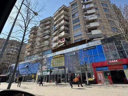 Tirane, jepet me qera ambjent biznesi Kati 3, 160 m² 800 € 