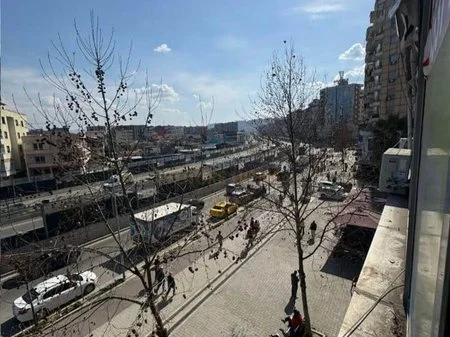 Tirane, jepet me qera ambjent biznesi Kati 3, 160 m² 800 € 