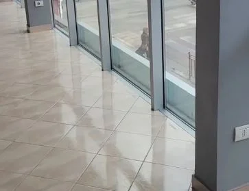 Tirane, jepet me qera ambjent biznesi Kati 2, 220 m² 2.200 € (Dritan Hoxha)