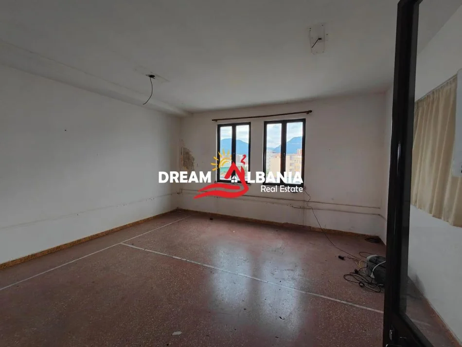 Tirane, jepet me qera ambjent biznesi Kati 3, 740 m² 2.800 € (tek Ish Frigoriferi, rruga “Siri Kodra”)