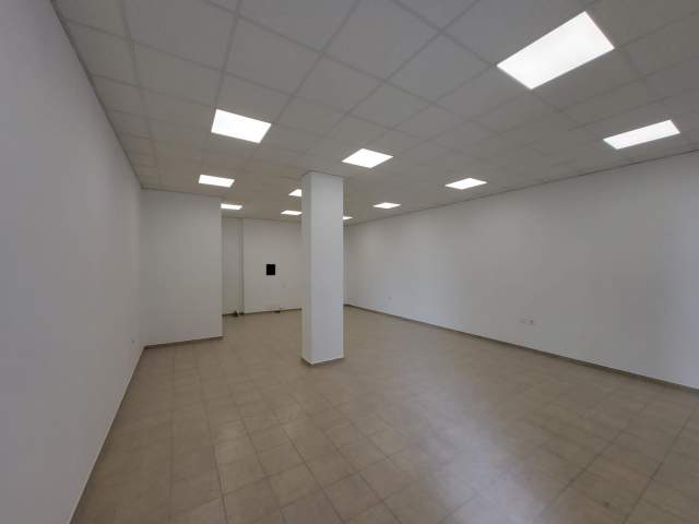 Shqiperi, jepet me qera ambjent biznesi Kati 0, 96 m² 460 Euro (Siri Kodra)