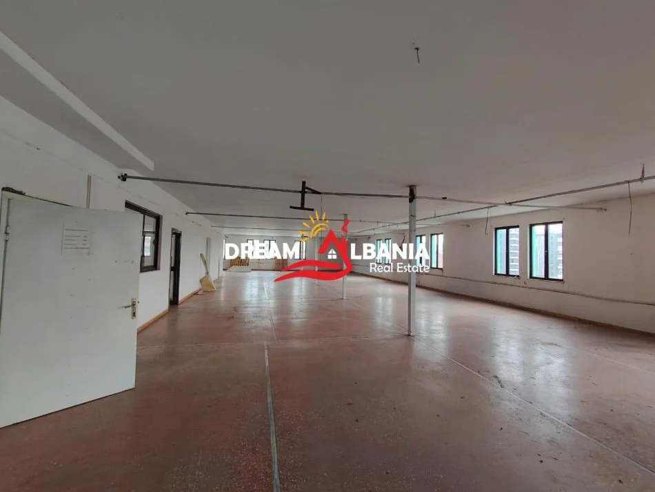 Tirane, jepet me qera ambjent biznesi Kati 3, 740 m² 2.800 € (tek Ish Frigoriferi, rruga “Siri Kodra”)