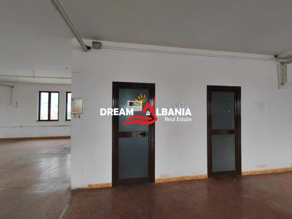 Tirane, jepet me qera ambjent biznesi Kati 3, 740 m² 2.800 € (tek Ish Frigoriferi, rruga “Siri Kodra”)