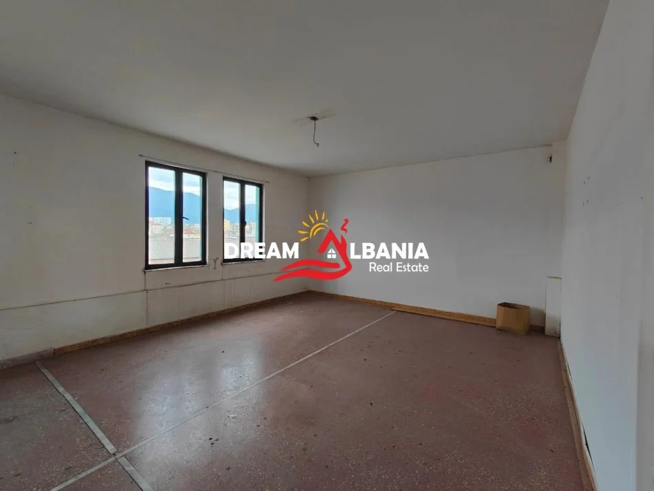 Tirane, jepet me qera ambjent biznesi Kati 3, 740 m² 2.800 € (tek Ish Frigoriferi, rruga “Siri Kodra”)