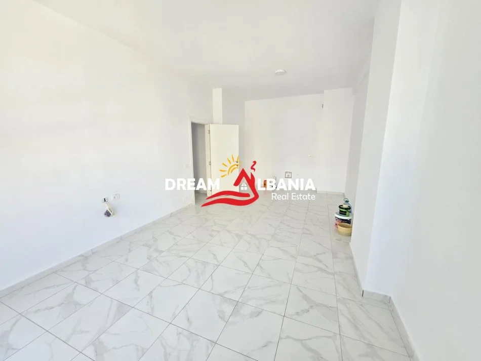 Tirane, jepet me qera zyre Kati 2, 111 m² 1.200 € (rruga e kavajes)