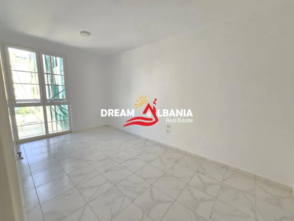 Tirane, jepet me qera zyre Kati 2, 111 m² 1.200 € (rruga e kavajes)