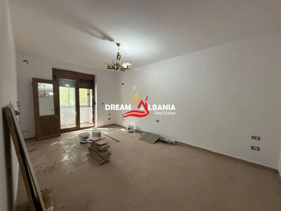 Tirane, jepet me qera zyre , 74 m² 600 € (te 21 Dhjetori prane kryqezimit me Vasil Shanton)