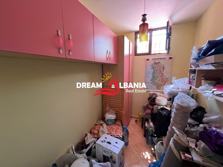 Tirane, jepet me qera Vile 3+1 , 100 m² 1.000 € 