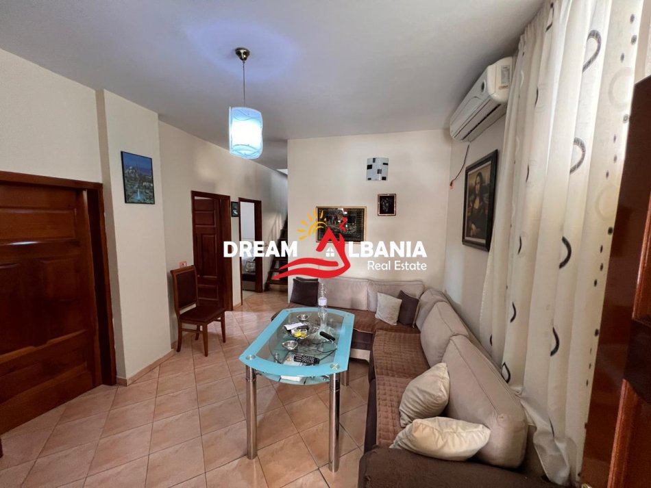 Tirane, jepet me qera Vile 3+1 , 100 m² 1.000 € 