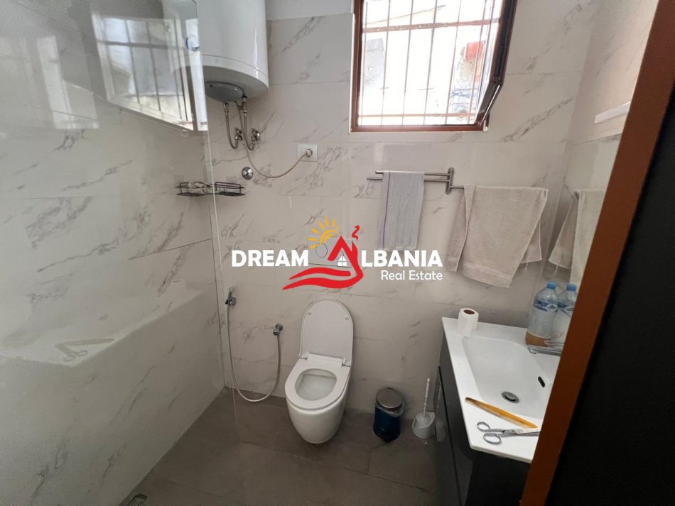 Tirane, jepet me qera Vile 3+1 , 100 m² 1.000 € 