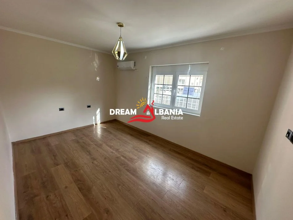 Tirane, jepet me qera zyre, 80 m² 720 €