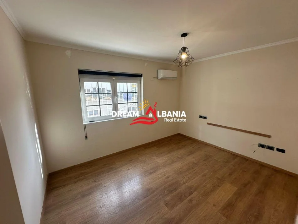 Tirane, jepet me qera zyre, 80 m² 720 €
