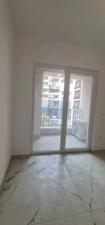 Jepet me qera nga Pronari, pa-komision ambjent biznesi Kati 2, siperfaqe 79 m² cmimi 45.000 leke neto, ne rruga "Dritan Hoxha" Tirane.