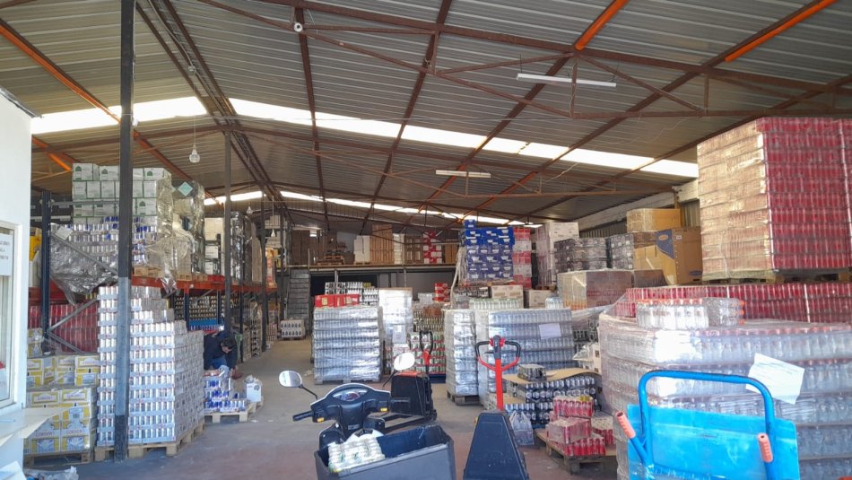 Tirane, jepet me qera magazine , 700 m² (Bedri Karapici,Qyteti Nxenesve,ngjitur me fushat e Sport Klub Tirana)