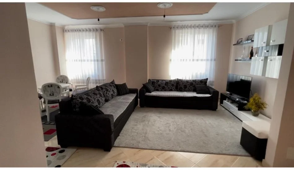 Tirane, jepet me qera apartament 2+1+Ballkon Kati 4, 105 m² 500 € 