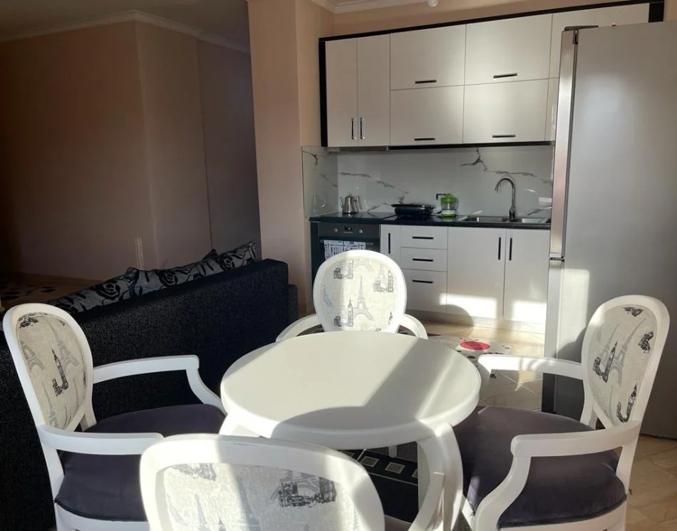 Tirane, jepet me qera apartament 2+1+Ballkon Kati 4, 105 m² 500 € 