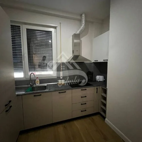 Tirane, shitet apartament 3+1 Kati 1, 220 m² 396.000 € (rrethrotullimi i kinostudios)