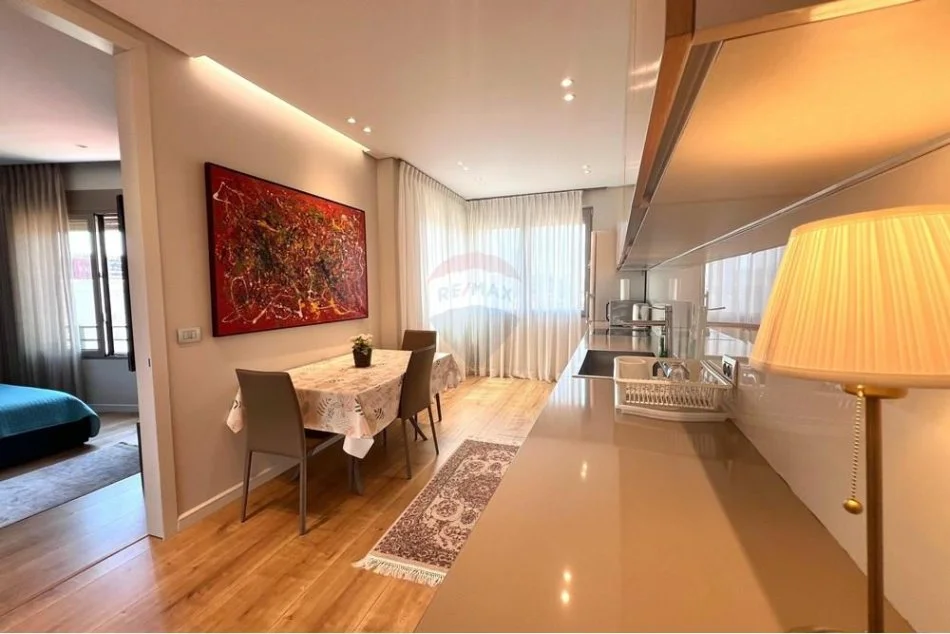 Tirane, jepet me qera apartament 2+1+Ballkon Kati 5, 115 m² 1.200 € (Rruga e Elbasanit, Ambasada Amerikane)