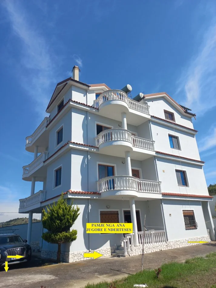 Golem-Mali-Robit- Kavaje: Shitet, vilë-ndërtes e mirembajtur, e kompletuar, mobiluar dhe funksionale,  me 3-kate, + papafingu, në sipëfaqe toke prej 740m2, sipërfaqe e ndërtuar 460m2, cmimi 650'000 €, diskutushëm, 650m nga Plazhi Qarretit e Golemit, 5.5km nga Kavaja, 12 km nga Amfiteatri  Durrsit.