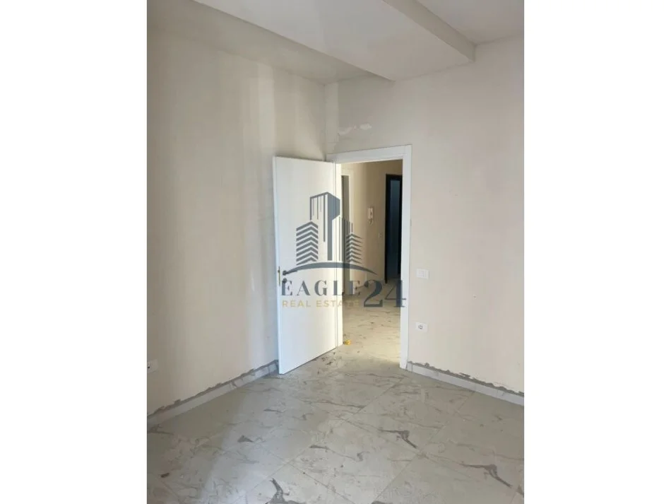 Tirane, jepet me qera apartament 2+1 Kati 1, 117 m² 500 € (ASTIR)