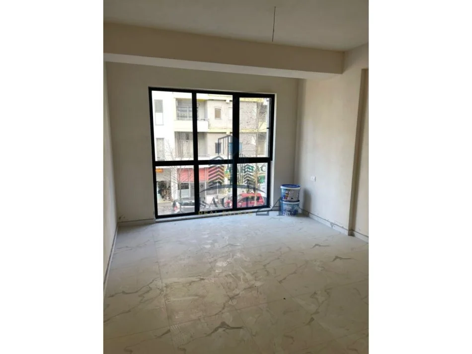 Tirane, jepet me qera apartament 2+1 Kati 1, 117 m² 500 € (ASTIR)
