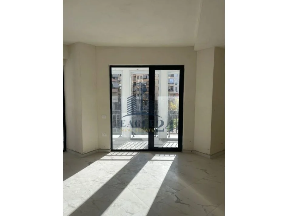 Tirane, jepet me qera apartament 2+1 Kati 1, 117 m² 500 € (ASTIR)