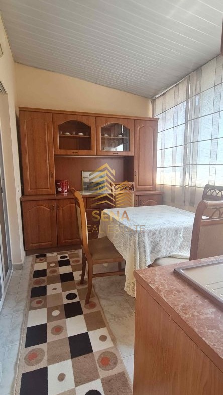 Tirane, jepet me qera apartament 3+1+Ballkon Kati 2, 100 m² 500 € (Zog I Zi)